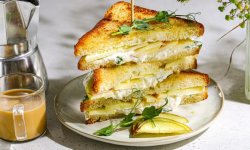 Жареные сэндвичи с брынзой и яблоком, пошаговый рецепт с фото на 329 ккал