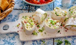 Рулетики с кабачками, сыром и хумусом, пошаговый рецепт с фото на 438 ккал