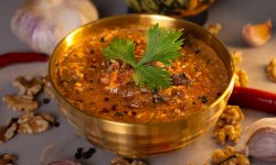 Харчо из курицы с орехами