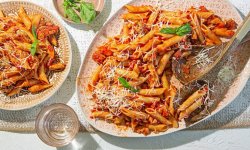 Паста с курицей в томатном соусе, пошаговый рецепт с фото на 553 ккал