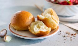 Пампушки с чесноком к борщу, пошаговый рецепт с фото от автора Ирина  Пекарникова на 158 ккал