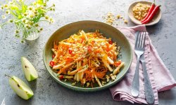 Острый салат из моркови и яблок с арахисом, пошаговый рецепт с фото на 244 ккал