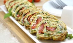 Рулет из кабачков с помидорами и сыром