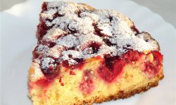 Пирог на сметане с вишней и орехами