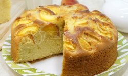 Пирог с персиками