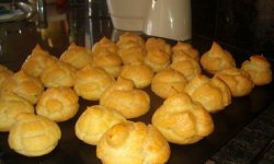 Профитроли с молочным кремом