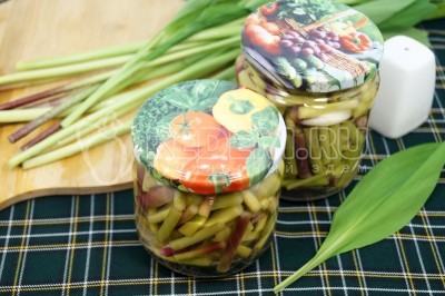 Зимний маринованный дикий чеснок
