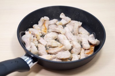 Мясо стрелы с чесноком
