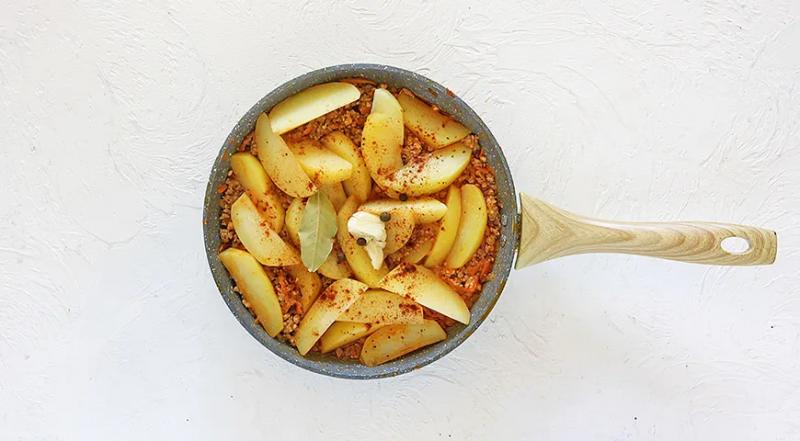 тушеный фарш с картофелем, подробный рецепт и фото, 631 ккал