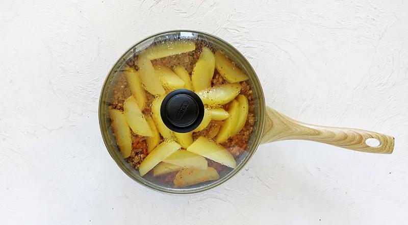 тушеный фарш с картофелем, подробный рецепт и фото, 631 ккал