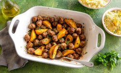 Запеченные мини-фрикадельки с айвой и орехами, пошаговый рецепт с фото на 687 ккал