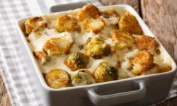 Брюссельская капуста с белым соусом с сыром, пошаговый рецепт с фото на 315 ккал