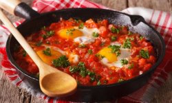Острая шакшука с перцем чили, пошаговый рецепт с фото от автора Татьяна Небландинка на 171 ккал