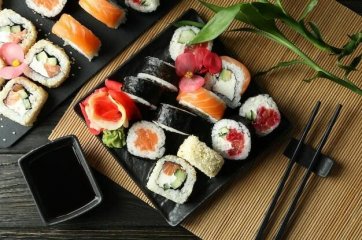 Суши и роллы: Искусство вкуса и разнообразие вариантов