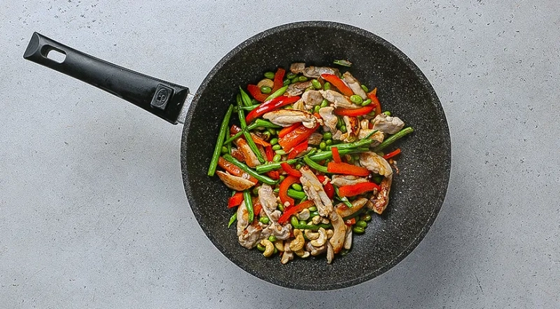 Стир-фрай с курицей и эдамаме, пошаговый рецепт с фото на 512 ккал